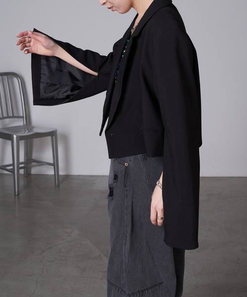 RAY CASSIN（レイカズン）の「袖スリットオーバーショートジャケット（テーラードジャケット・レディース・アイボリー/ブラック/グレー・FREE）」の21枚目の写真