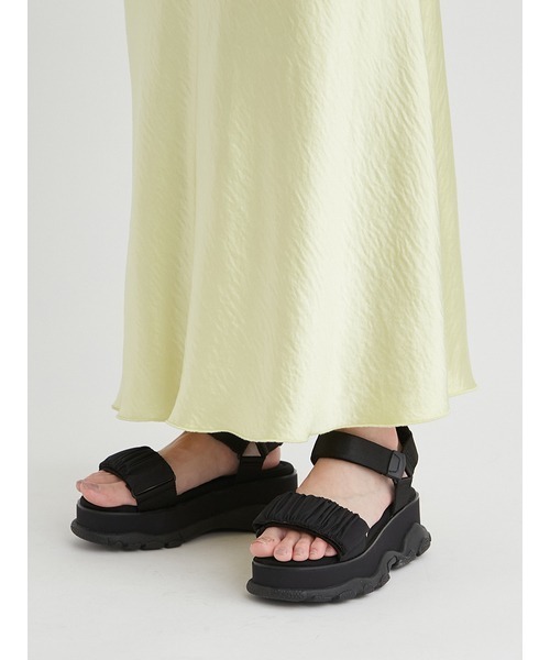 美品　emmiのギャザーストラップサンダル　24.5 emmi（エミ）の「ギャザーストラップサンダル（サンダル）」 - WEAR