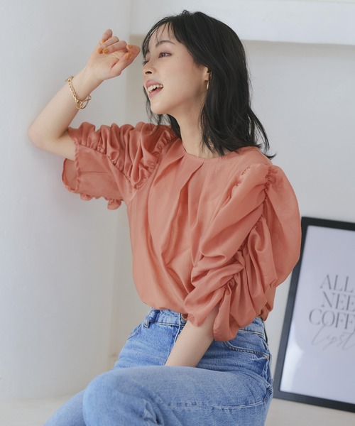 RUIRUE BOUTIQUE（ルイルエブティック）の「洗える ストレッチ ｜ シャーリングスリーブシアー5分袖ブラウス ｜ 半袖 シャーリングスリーブ ラウンドネック トップス 体型カバー オフィスカジュアル 通勤服 華やか ボリュームスリーブ ブラウス（シャツ/ブラウス・レディース・ブラック/イエロー/コーラルピンク・S/M/L/LL/3L）」の10枚目の写真