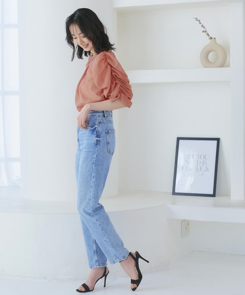 RUIRUE BOUTIQUE（ルイルエブティック）の「洗える ストレッチ ｜ シャーリングスリーブシアー5分袖ブラウス ｜ 半袖 シャーリングスリーブ ラウンドネック トップス 体型カバー オフィスカジュアル 通勤服 華やか ボリュームスリーブ ブラウス（シャツ/ブラウス・レディース・ブラック/イエロー/コーラルピンク・S/M/L/LL/3L）」の11枚目の写真