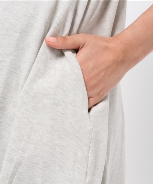 LBC(エルビーシー)の「omPU混フードジップトッパー(カーディガン/ボレロ・レディース・オフホワイト/アッシュグレー/ダークネイビー・MEDIUM/LARGE)」の13枚目の写真