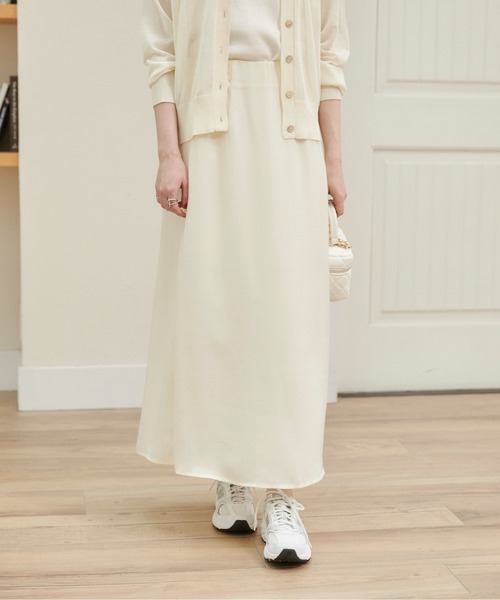 ANGIE(アンジー)の「サテン フレア スカート(スカート・レディース・アイボリー/グレー/ブラック・FREE)」の5枚目の写真