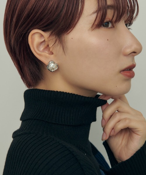 GOLDY（ゴールディ）の「バンピー パール × メタル フレーム イヤリング（イヤリング・レディース・ゴールド/シルバー系その他/ゴールド系その他/シルバー・FREE）」の7枚目の写真