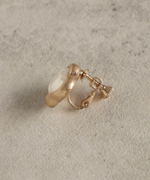 GOLDY（ゴールディ）の「バンピー パール × メタル フレーム イヤリング（イヤリング・レディース・ゴールド/シルバー系その他/ゴールド系その他/シルバー・FREE）」の12枚目の写真