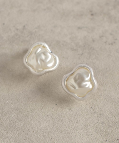 GOLDY（ゴールディ）の「バンピー パール × メタル フレーム イヤリング（イヤリング・レディース・ゴールド/シルバー系その他/ゴールド系その他/シルバー・FREE）」の8枚目の写真