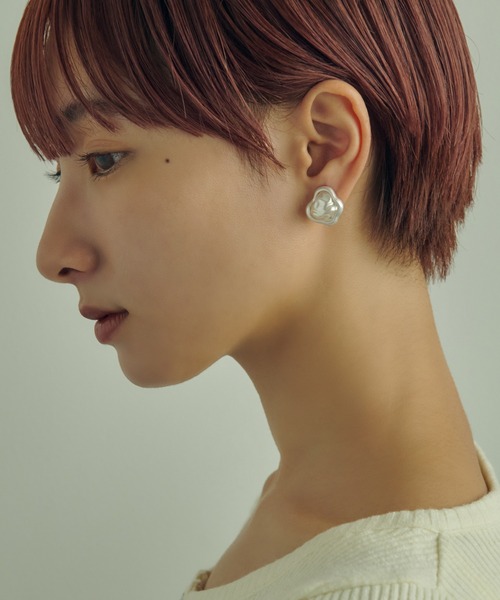 GOLDY（ゴールディ）の「バンピー パール × メタル フレーム イヤリング（イヤリング・レディース・ゴールド/シルバー系その他/ゴールド系その他/シルバー・FREE）」の10枚目の写真