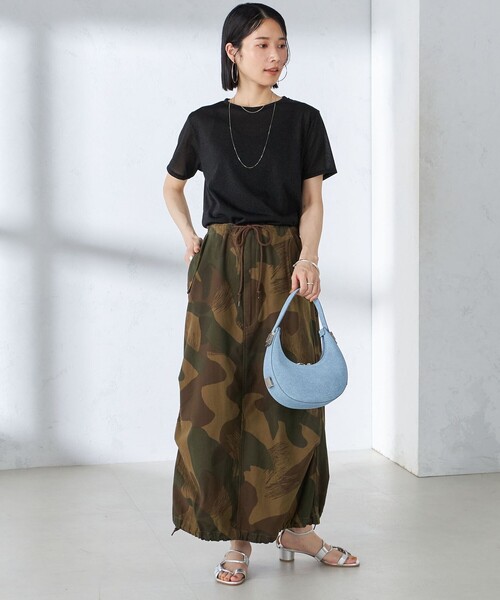 SHIPS(シップス)の「〈手洗い可能〉シアー ラメ クルーネック カットソー(Tシャツ/カットソー・レディース・シルバー/ブラック・ONE SIZE)」の19枚目の写真