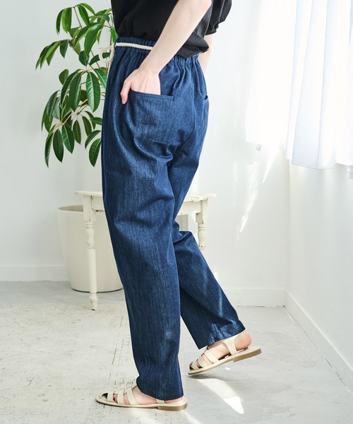 Crisp(クリスプ)の「デニムテーパードパンツ(デニムパンツ・レディース・ネイビー・FREE)」の12枚目の写真