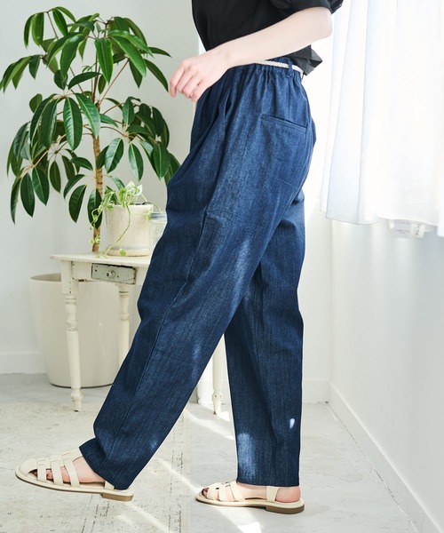 Crisp(クリスプ)の「デニムテーパードパンツ(デニムパンツ・レディース・ネイビー・FREE)」の11枚目の写真