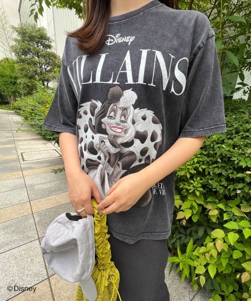 Disney(ディズニー)の「ヴィランズマガジンTシャツ《洗濯機で洗える》(Tシャツ/カットソー・レディース・ブラック系その他/ブラック/グレー・M/L)」の2枚目の写真