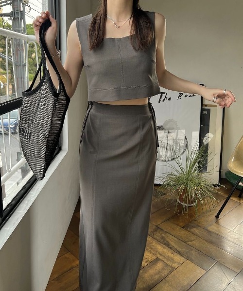 ウィルフリーチャコールワンピース　新品、未使用 タグ付き WILLFULLY（ウィルフリー）の「embroidery flower no sleeve