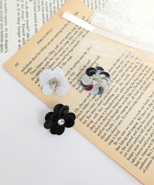 セール】【韓国で今注目のアイテム】 フラワークリップ スニーカー