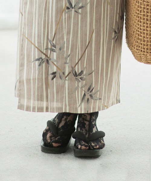 CELEN（セレン）の「【浴衣小物】選べる8色 レディース下駄 単品（和装小物・レディース・ブラック/ライトブラウン/ホワイト/レッド/キャメル/ピンク/ネイビー/パープル・FREE）」の3枚目の写真