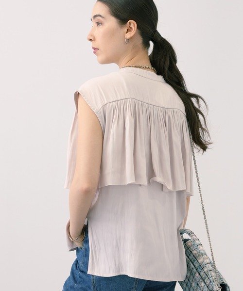 saloon（サルーン）の「SALOON(サルーン)/シルキーサテンレイヤーブラウス【手洗い可】（シャツ/ブラウス・レディース・ブルー/ネイビー/アイボリー・FREE）」の2枚目の写真