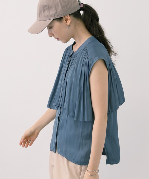 saloon（サルーン）の「SALOON(サルーン)/シルキーサテンレイヤーブラウス【手洗い可】（シャツ/ブラウス・レディース・ブルー/ネイビー/アイボリー・FREE）」の3枚目の写真