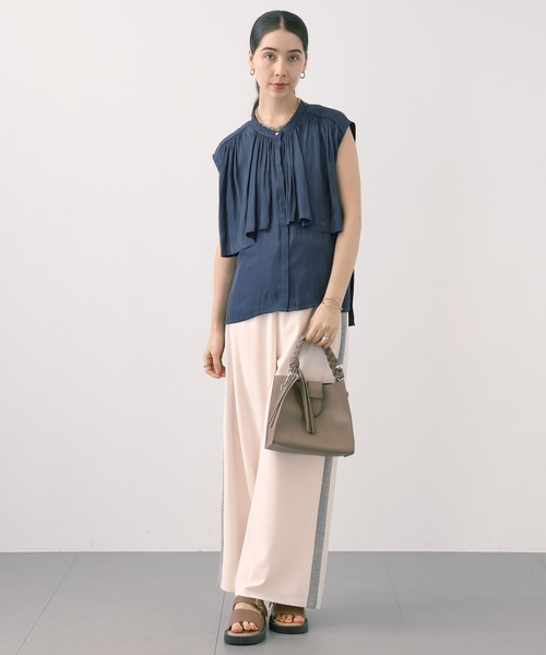 saloon（サルーン）の「SALOON(サルーン)/シルキーサテンレイヤーブラウス【手洗い可】（シャツ/ブラウス・レディース・ブルー/ネイビー/アイボリー・FREE）」の14枚目の写真