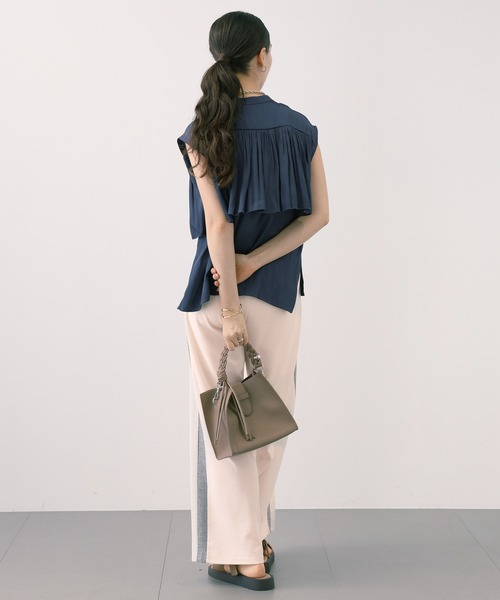 saloon（サルーン）の「SALOON(サルーン)/シルキーサテンレイヤーブラウス【手洗い可】（シャツ/ブラウス・レディース・ブルー/ネイビー/アイボリー・FREE）」の13枚目の写真