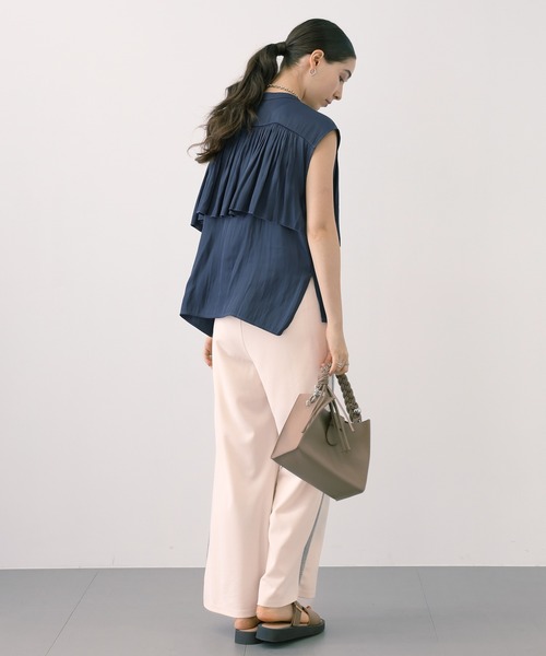 saloon（サルーン）の「SALOON(サルーン)/シルキーサテンレイヤーブラウス【手洗い可】（シャツ/ブラウス・レディース・ブルー/ネイビー/アイボリー・FREE）」の9枚目の写真