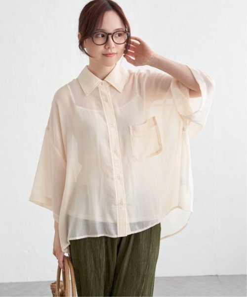 LBC(エルビーシー)の「シアーボックスシルエットシャツ(シャツ/ブラウス・レディース・その他23/オフホワイト/ブラック/ブルー・L/M)」の2枚目の写真