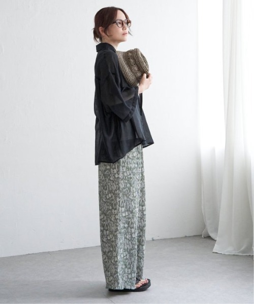 LBC(エルビーシー)の「シアーボックスシルエットシャツ(シャツ/ブラウス・レディース・その他23/オフホワイト/ブラック/ブルー・L/M)」の14枚目の写真