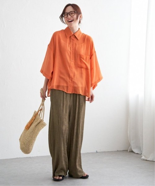 LBC(エルビーシー)の「シアーボックスシルエットシャツ(シャツ/ブラウス・レディース・その他23/オフホワイト/ブラック/ブルー・L/M)」の10枚目の写真