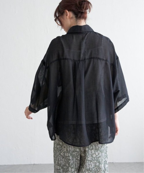 LBC(エルビーシー)の「シアーボックスシルエットシャツ(シャツ/ブラウス・レディース・その他23/オフホワイト/ブラック/ブルー・L/M)」の5枚目の写真