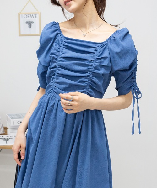 pumpkin port（パンプキンポート）の「ドロストリボン ギャザーワンピース（ワンピース・レディース・ブルー/ホワイト/チャコールグレー/ブラック・M）」の4枚目の写真