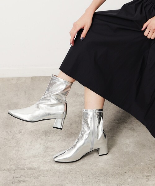 OPAQUE.CLIP(オペークドットクリップ)の「◆【抗菌防臭加工】ベーシックショートブーツ(ブーツ・レディース・オフホワイト/シルバー/ブラック/ブラウン系その他・01/02/03)」の5枚目の写真