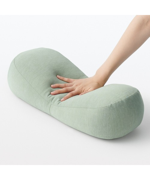 背当てにもなるやわらかマルチミニクッション 49×22×15cm