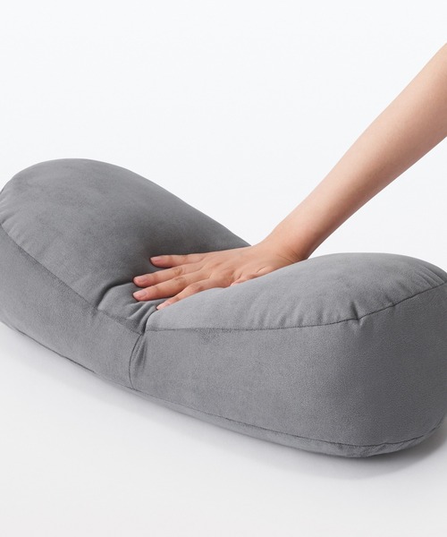 無印良品(ムジルシリョウヒン)の「背当てにもなるやわらかマルチミニクッション 49×22×15cm(クッション/クッションカバー・メンズ・サーモンピンク/ミント/チャコールグレー/ライトベージュ・FREE)」の7枚目の写真