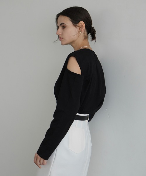CLANE(クラネ)の「SHOULDER CUT TOPS(Tシャツ/カットソー・レディース・ホワイト/ブラック・1/2)」の17枚目の写真