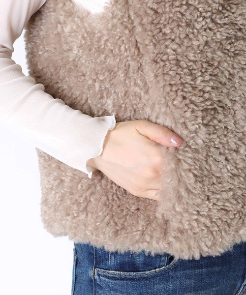 Jines（ジネス）の「ミミクリーシープフェイクファー フード