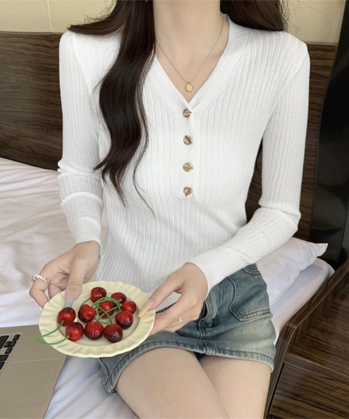 Miniministore(ミニミニストア)の「Vネックリブニットトップス ハーフボタン(ニット/セーター・レディース・カーキ/ブラック/アイボリー/ホワイト/ベージュ・FREE)」の12枚目の写真