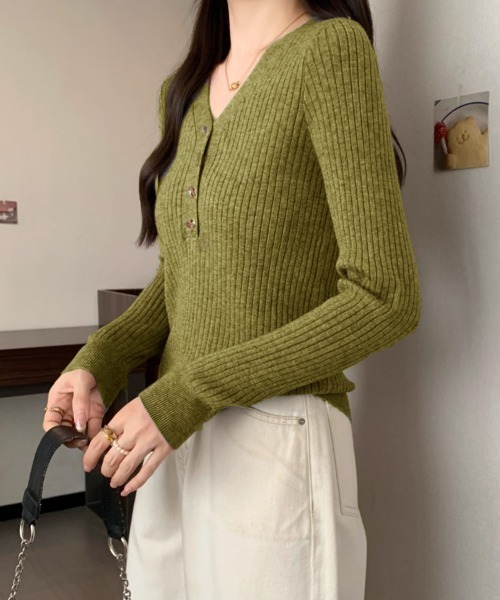 Miniministore(ミニミニストア)の「Vネックリブニットトップス ハーフボタン(ニット/セーター・レディース・カーキ/ブラック/アイボリー/ホワイト/ベージュ・FREE)」の17枚目の写真