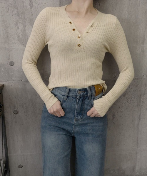 Miniministore(ミニミニストア)の「Vネックリブニットトップス ハーフボタン(ニット/セーター・レディース・カーキ/ブラック/アイボリー/ホワイト/ベージュ・FREE)」の18枚目の写真