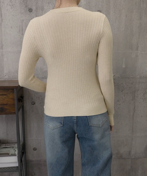 Miniministore(ミニミニストア)の「Vネックリブニットトップス ハーフボタン(ニット/セーター・レディース・カーキ/ブラック/アイボリー/ホワイト/ベージュ・FREE)」の22枚目の写真