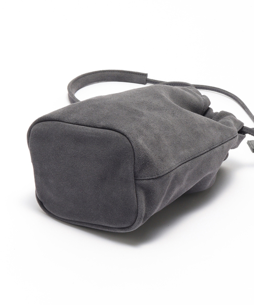 hobo（ホーボー）の「hobo/ホーボー DRAWSTRING POUCH COW SUEDE（ハンドバッグ・メンズ・チャコールグレー/キャメル・FREE）」の5枚目の写真