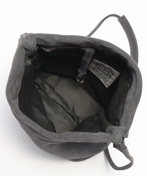 hobo（ホーボー）の「hobo/ホーボー DRAWSTRING POUCH COW SUEDE（ハンドバッグ・メンズ・チャコールグレー/キャメル・FREE）」の6枚目の写真