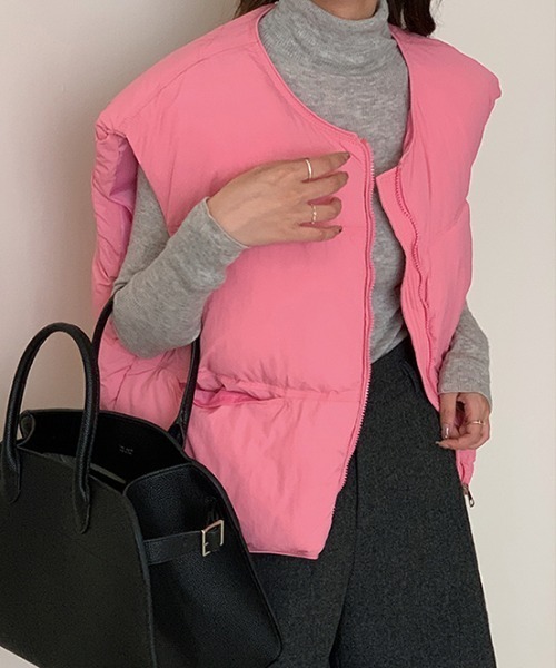 Vipoa（ヴィポア）の「ノーカラー中綿ベスト（ダウンベスト・レディース・マスタード/ブラック/ホワイト/ピンク・FREE）」の4枚目の写真