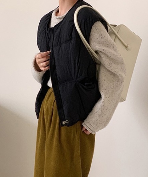 Vipoa（ヴィポア）の「ノーカラー中綿ベスト（ダウンベスト・レディース・マスタード/ブラック/ホワイト/ピンク・FREE）」の8枚目の写真