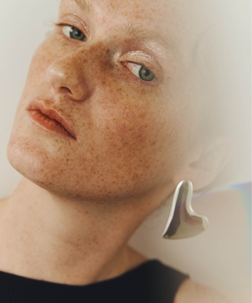 LAPUIS（ラピュイ）の「LAPUIS(ラピュイ)Heart Plate pierced earrings（ピアス（両耳用）・レディース・シルバー/ゴールド・FREE）」の7枚目の写真