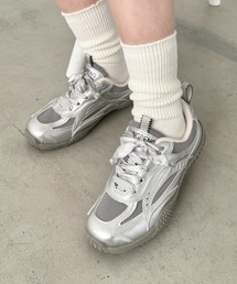 サテンシューレーススニーカー