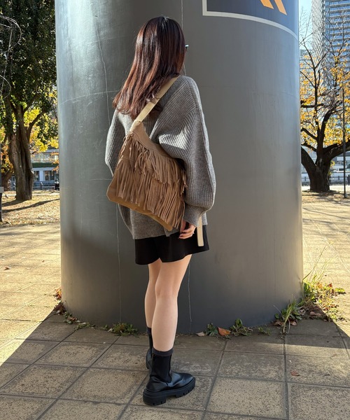 ISOOK（アイスー）の「【ISOOK / アイスー】フリンジショルダーバッグ / スクエアバッグ ハンドバッグ トートバッグ 大きめ 斜めがけ ZOZOTOWN限定（ショルダーバッグ・レディース・ブラック/ベージュ・FREE）」の3枚目の写真