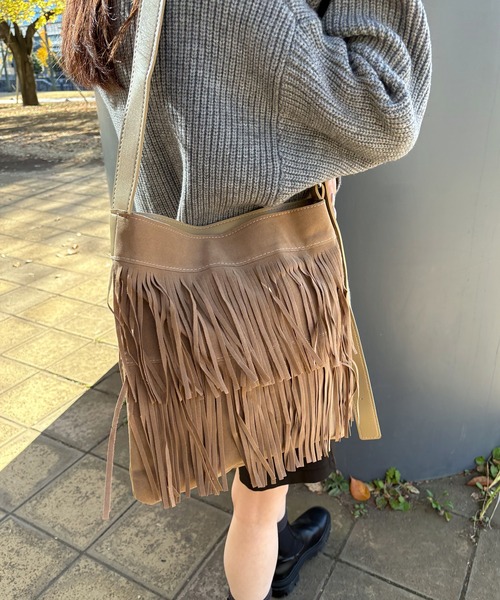 ISOOK（アイスー）の「【ISOOK / アイスー】フリンジショルダーバッグ / スクエアバッグ ハンドバッグ トートバッグ 大きめ 斜めがけ ZOZOTOWN限定（ショルダーバッグ・レディース・ブラック/ベージュ・FREE）」の11枚目の写真