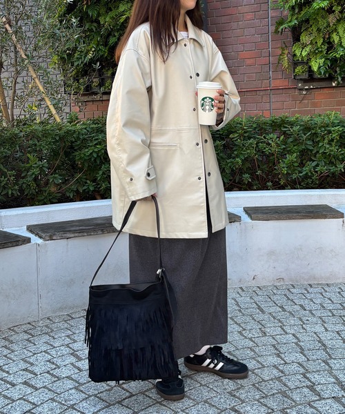 ISOOK（アイスー）の「【ISOOK / アイスー】フリンジショルダーバッグ / スクエアバッグ ハンドバッグ トートバッグ 大きめ 斜めがけ ZOZOTOWN限定（ショルダーバッグ・レディース・ブラック/ベージュ・FREE）」の20枚目の写真