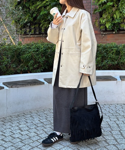 ISOOK（アイスー）の「【ISOOK / アイスー】フリンジショルダーバッグ / スクエアバッグ ハンドバッグ トートバッグ 大きめ 斜めがけ ZOZOTOWN限定（ショルダーバッグ・レディース・ブラック/ベージュ・FREE）」の6枚目の写真