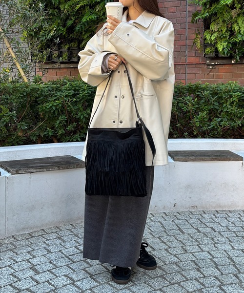 ISOOK（アイスー）の「【ISOOK / アイスー】フリンジショルダーバッグ / スクエアバッグ ハンドバッグ トートバッグ 大きめ 斜めがけ ZOZOTOWN限定（ショルダーバッグ・レディース・ブラック/ベージュ・FREE）」の4枚目の写真