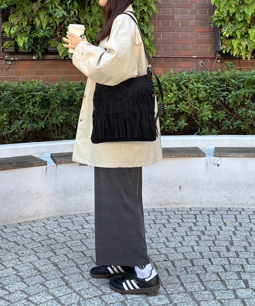 ISOOK（アイスー）の「【ISOOK / アイスー】フリンジショルダーバッグ / スクエアバッグ ハンドバッグ トートバッグ 大きめ 斜めがけ ZOZOTOWN限定（ショルダーバッグ・レディース・ブラック/ベージュ・FREE）」の7枚目の写真