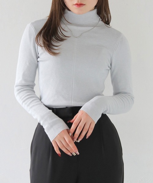 HER CLOSET（ハークローゼット）の「 【HER CLOSET】ベーシックリブタートルネックニット BASIC RIB TURTLENECK KNIT（ニット/セーター・レディース・ライトピンク/ブラック/アイボリー/チャコールグレー/グレー/オフホワイト/ライトグレー/ワインレッド/サックスブルー系/ブラウン/ラベンダー/ベージュ/ダークパープル・M）」の5枚目の写真