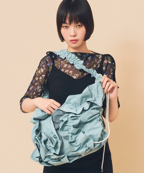 Casselini（キャセリーニ）の「Casselini(キャセリーニ)ボリュームフリルビッグショルダー（ショルダーバッグ・レディース・ブラック/シルバー/カーキ/ブルー・FREE）」の4枚目の写真